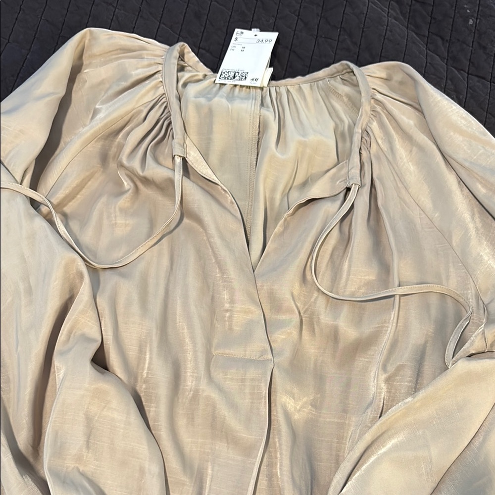 H&M Beige/Gold flowy maxi length dress.